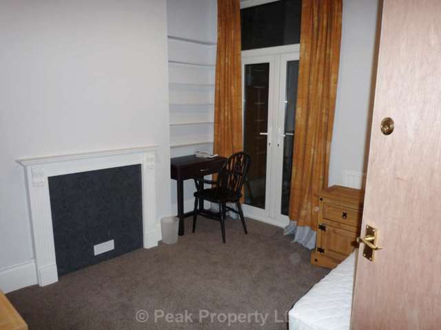  Image of 6 bedroom House Share to rent in Gordon Road Southend-on-Sea SS1 at Gordon Road  Southend On Sea, SS1 1NF
