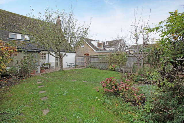  Image of 3 bedroom Semi-Detached house for sale in Danes Court Great Coxwell Faringdon SN7 at Great Coxwell Oxfordshire, SN7 7NE
