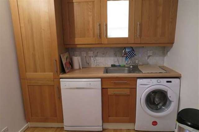  Image of 2 bedroom Maisonette to rent in Princes Court London SE16 at Surrey Quays, SE16 7TD