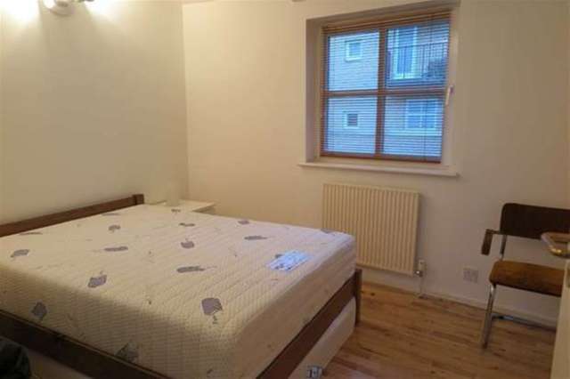  Image of 2 bedroom Maisonette to rent in Princes Court London SE16 at Surrey Quays, SE16 7TD