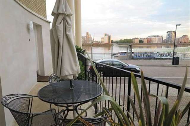  Image of 2 bedroom Maisonette to rent in Princes Court London SE16 at Surrey Quays, SE16 7TD