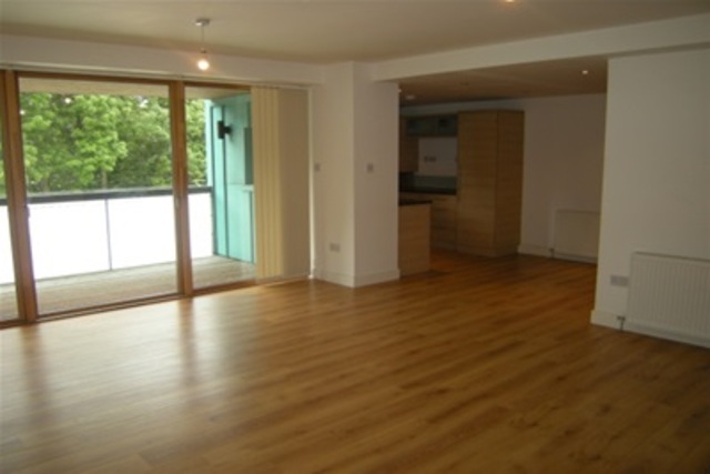  Image of 2 bedroom Flat to rent in Haggs Gate Glasgow G41 at Dumbreck Glasgow Glasgow, G41 4BB