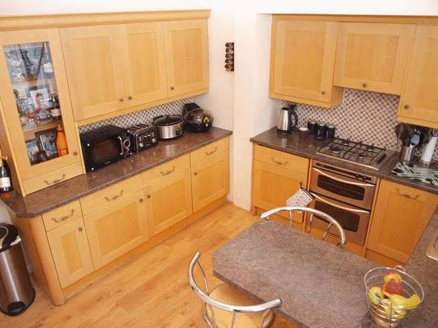  Image of 2 bedroom Terraced house to rent in Harbour Lane Milnrow Rochdale OL16 at Harbour Lane Milnrow Rochdale, OL16 4EL