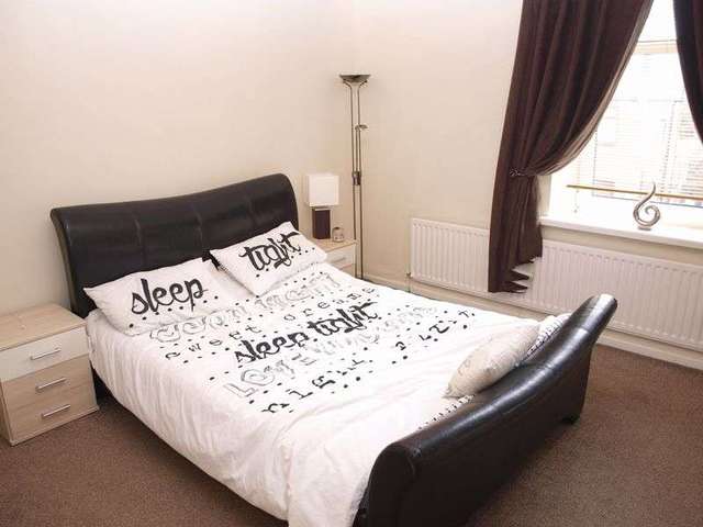  Image of 2 bedroom Terraced house to rent in Harbour Lane Milnrow Rochdale OL16 at Harbour Lane Milnrow Rochdale, OL16 4EL