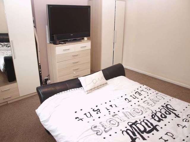  Image of 2 bedroom Terraced house to rent in Harbour Lane Milnrow Rochdale OL16 at Harbour Lane Milnrow Rochdale, OL16 4EL