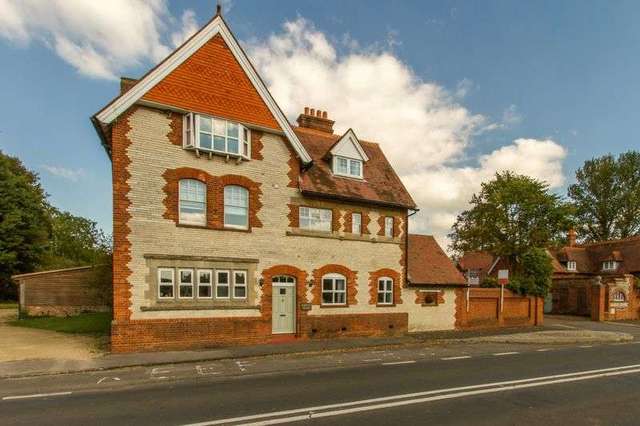  Image of 4 bedroom Terraced house for sale in Henley Road Shillingford Wallingford OX10 at 22 Henley Road Shillingford Wallingford, OX10 7EH
