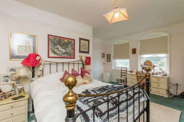  Image of 4 bedroom Terraced house for sale in Henley Road Shillingford Wallingford OX10 at 22 Henley Road Shillingford Wallingford, OX10 7EH