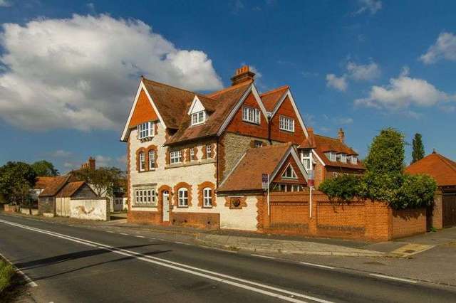  Image of 4 bedroom Terraced house for sale in Henley Road Shillingford Wallingford OX10 at 22 Henley Road Shillingford Wallingford, OX10 7EH