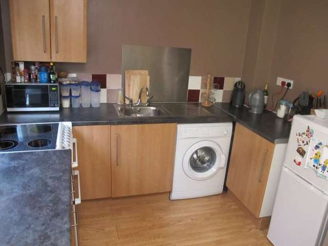  Image of 1 bedroom Apartment to rent in Hazelwood Road Acocks Green Birmingham B27 at Hazelwood Court Hazelwood Road Birmingham, B27 7XP