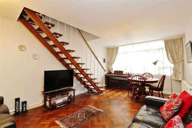  Image of 2 bedroom Maisonette to rent in Kersfield Road London SW15 at Putney Heath, SW15 3JW