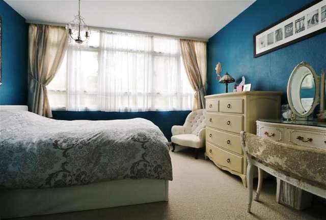  Image of 2 bedroom Maisonette to rent in Kersfield Road London SW15 at Putney Heath, SW15 3JW