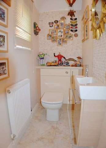  Image of 4 bedroom Detached house for sale in Hempstead Lane Hailsham BN27 at Hempstead Lane  Hailsham, BN27 3AB
