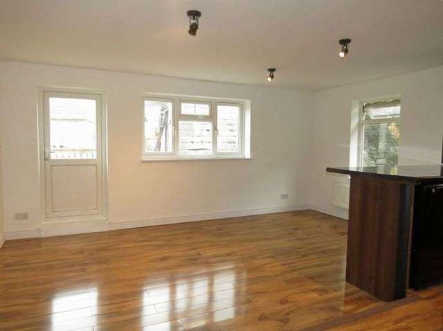  Image of 1 bedroom Flat for sale in Hengist Road Boscombe Bournemouth BH1 at Hengist Road  Bournemouth, BH1 4DN