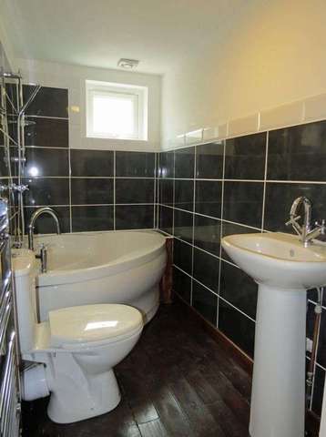  Image of 1 bedroom Flat for sale in Hengist Road Boscombe Bournemouth BH1 at Hengist Road  Bournemouth, BH1 4DN