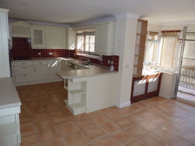  Image of 4 bedroom Detached house for sale in Heol Pearetree Rhoose Barry CF62 at Heol Pearetree  Rhoose Point, CF62 3LB