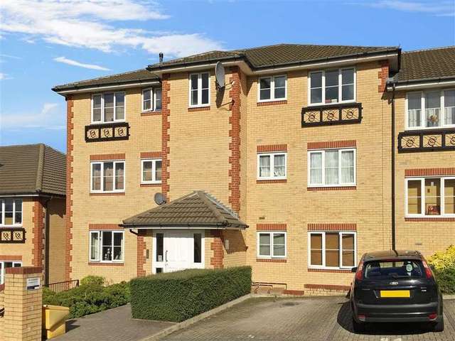  Image of 2 bedroom Ground Flat for sale in Herent Drive Clayhall Ilford IG5 at Clayhall Ilford Ilford, IG5 0HA