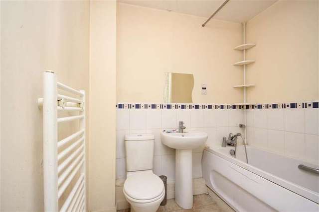  Image of 2 bedroom Ground Flat for sale in Herent Drive Clayhall Ilford IG5 at Clayhall Ilford Ilford, IG5 0HA