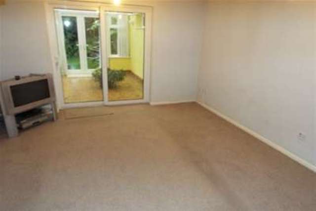  Image of 2 bedroom Property to rent in Herons Court West Bridgford Nottingham NG2 at Nottingham, NG2 6QE