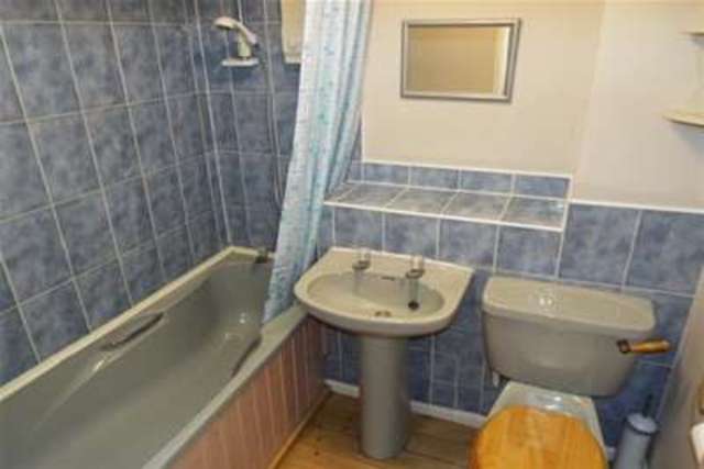  Image of 2 bedroom Property to rent in Herons Court West Bridgford Nottingham NG2 at Nottingham, NG2 6QE