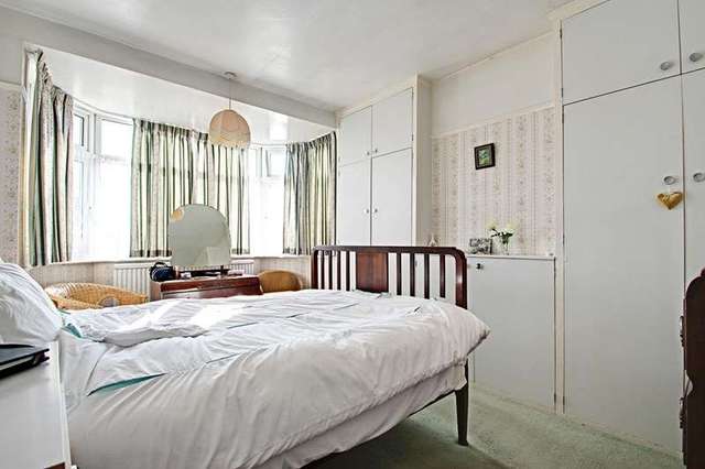  Image of 3 bedroom Property for sale in Herrongate Close Enfield EN1 at Herrongate Close  Enfield, EN1 3BN