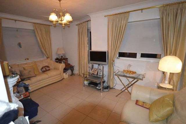  Image of 3 bedroom Flat for sale in High Road Buckhurst Hill IG9 at High Road  Buckhurst Hill, IG9 5HW