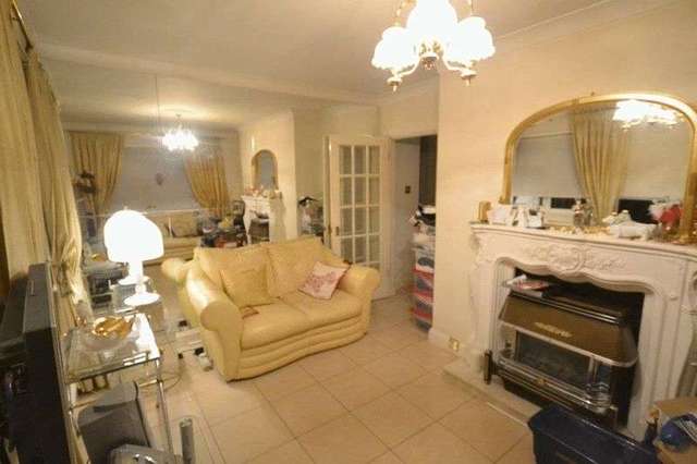  Image of 3 bedroom Flat for sale in High Road Buckhurst Hill IG9 at High Road  Buckhurst Hill, IG9 5HW