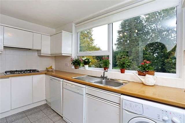 Image of 2 bedroom Apartment to rent in High Road Bushey Heath Bushey WD23 at High Road Bushey Heath Bushey, WD23 1EJ