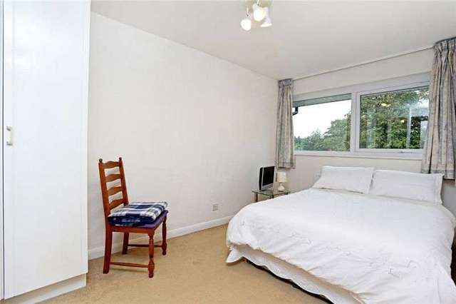  Image of 2 bedroom Apartment to rent in High Road Bushey Heath Bushey WD23 at High Road Bushey Heath Bushey, WD23 1EJ