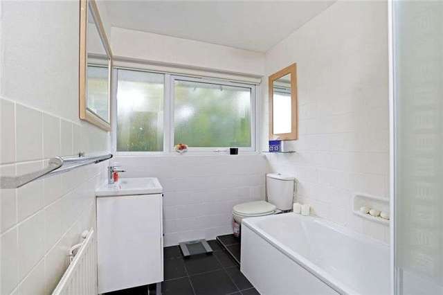  Image of 2 bedroom Apartment to rent in High Road Bushey Heath Bushey WD23 at High Road Bushey Heath Bushey, WD23 1EJ