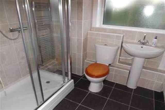  Image of 2 bedroom Flat to rent in High Road Loughton IG10 at Loughton, IG10 4JE