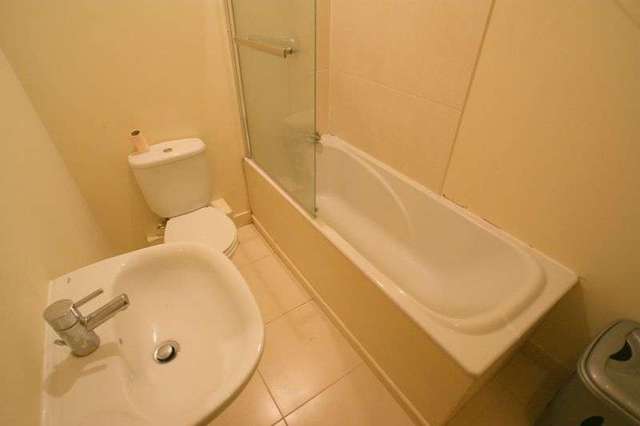  Image of 1 bedroom Flat to rent in Hinton Road Bournemouth BH1 at 30 Hinton Road  Bournemouth, BH1 2AJ