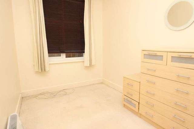  Image of 1 bedroom Flat to rent in Holdenhurst Road Bournemouth BH8 at Holdenhurst Road  Bournemouth, BH8 8AY
