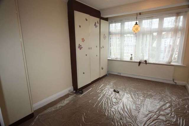  Image of 4 bedroom Property to rent in Holt Road Wembley HA0 at Holt Road  Wembley, HA0 3PS