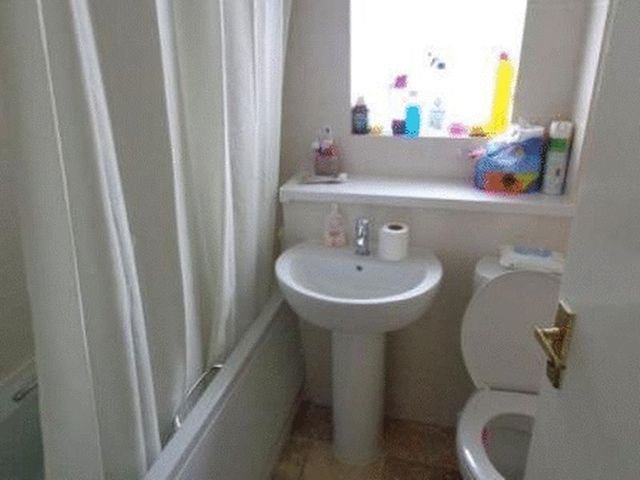  Image of 2 bedroom Detached house to rent in Horsley Close Abbeymead Gloucester GL4 at Horsley Close Abbeymead Gloucester, GL4 4GD