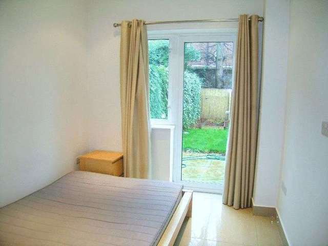  Image of 2 bedroom Flat to rent in Huddleston Road London N7 at Huddleston Road  London, N7 0AG