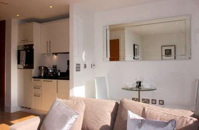  Image of Flat to rent in Indescon Square London E14 at Canary Wharf, E14 9DQ