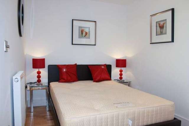  Image of Flat to rent in Indescon Square London E14 at Canary Wharf, E14 9DQ