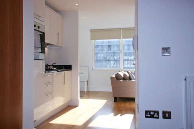  Image of Flat to rent in Indescon Square London E14 at Canary Wharf, E14 9DQ