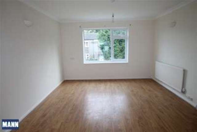  Image of 3 bedroom Detached house to rent in Ingress Gardens Greenhithe DA9 at Greenhithe, DA9 9HN