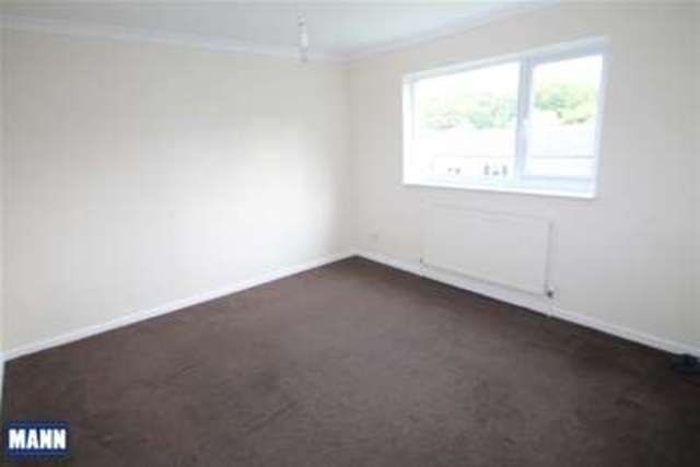 Image of 3 bedroom Detached house to rent in Ingress Gardens Greenhithe DA9 at Greenhithe, DA9 9HN