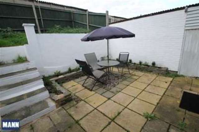  Image of 3 bedroom Detached house to rent in Ingress Gardens Greenhithe DA9 at Greenhithe, DA9 9HN