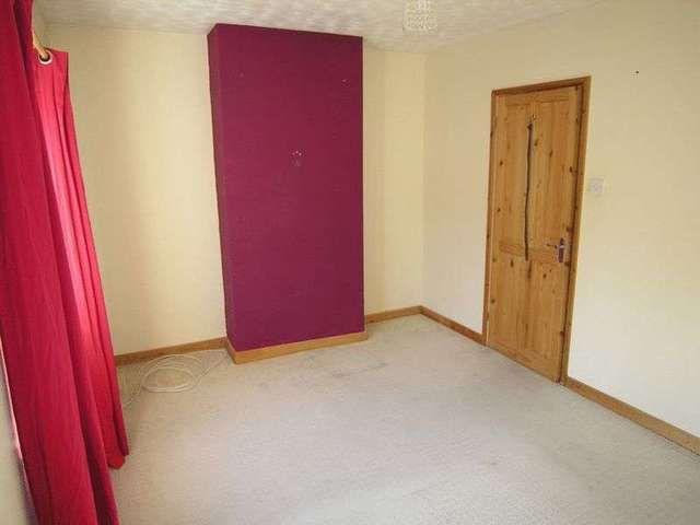  Image of 3 bedroom Property to rent in Ipswich Street Swindon SN2 at Ipswich Street  Swindon, SN2 1DB