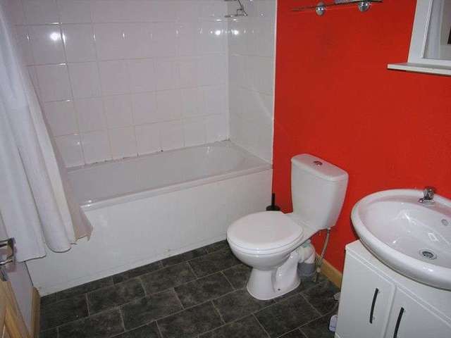  Image of 3 bedroom Property to rent in Ipswich Street Swindon SN2 at Ipswich Street  Swindon, SN2 1DB