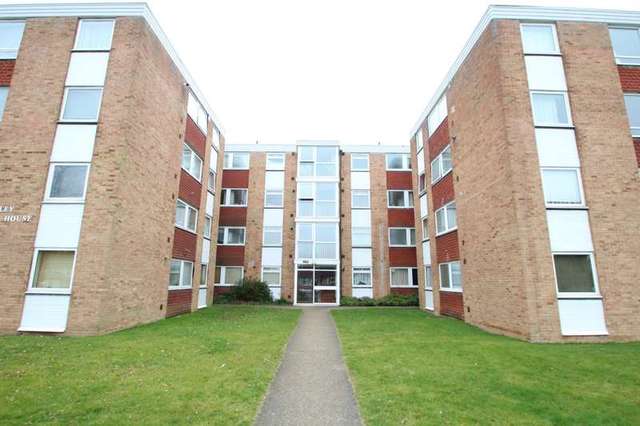  Image of 2 bedroom Flat to rent in Ashburton Road Addiscombe Croydon CR0 at Croydon, CR0 6AQ