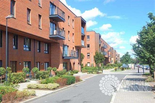  Image of 3 bedroom Flat to rent in Dowding Drive London SE9 at SE9 6AY  Kidbrooke Village, SE9 6AY