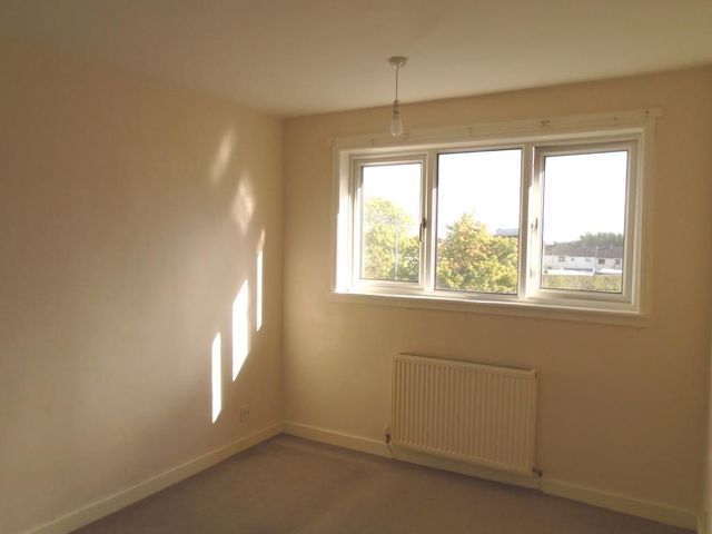  Image of 2 bedroom Flat to rent in Kimberley Gardens East Kilbride Glasgow G75 at East Kilbride South Lanarkshire South Lanarkshire, G75 8HW