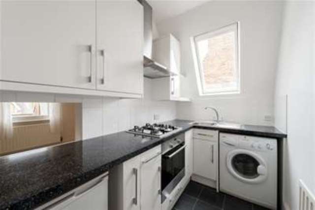  Image of 2 bedroom Flat to rent in Kings Road Richmond TW10 at Richmond, TW10 6EP