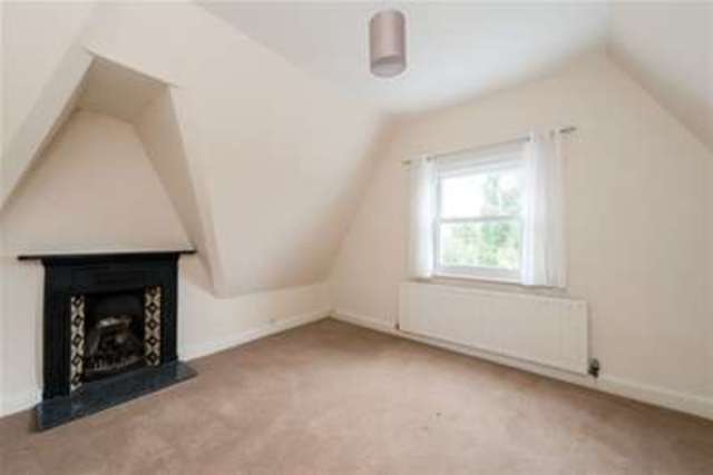  Image of 2 bedroom Flat to rent in Kings Road Richmond TW10 at Richmond, TW10 6EP