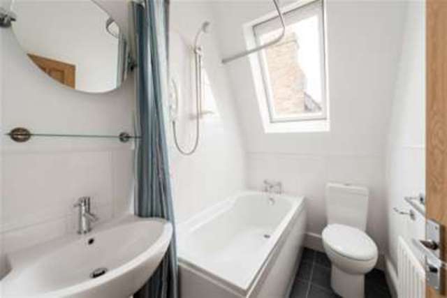  Image of 2 bedroom Flat to rent in Kings Road Richmond TW10 at Richmond, TW10 6EP