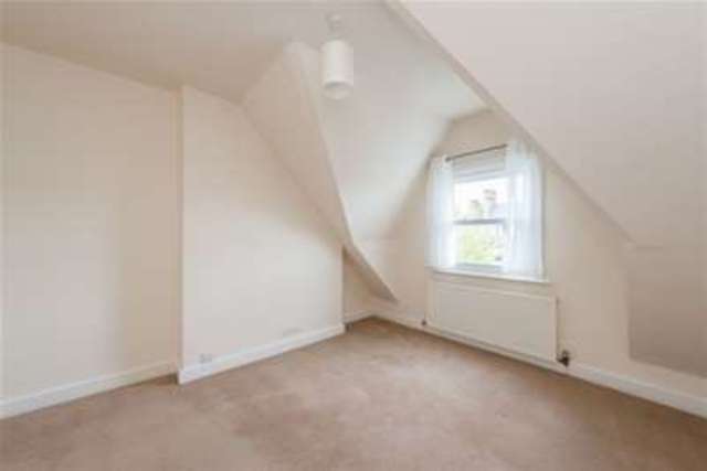 Image of 2 bedroom Flat to rent in Kings Road Richmond TW10 at Richmond, TW10 6EP